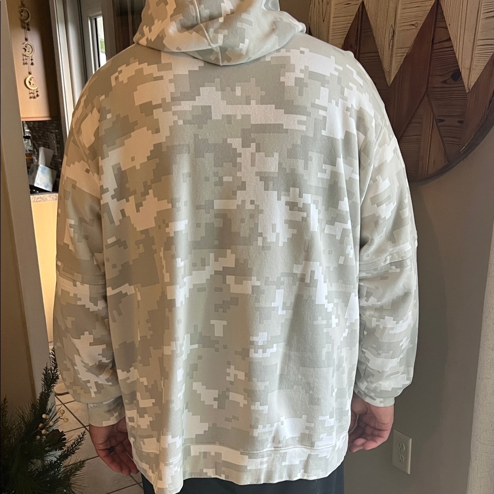 Salute to Service 24 Raiders Camo Hoodie - Picture 3 of 4